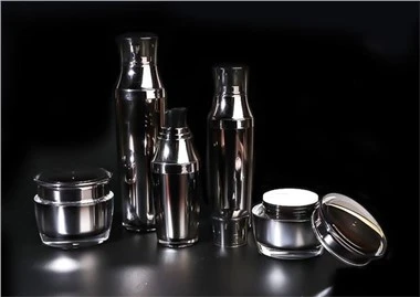 Botellas cosméticas negras mate